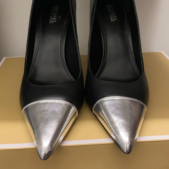 Size 7 never worn - Picture 2 of 3